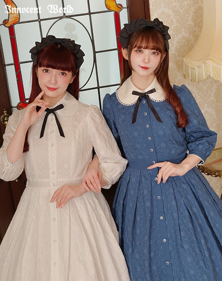 可憐なお花の刺繍ワンピース