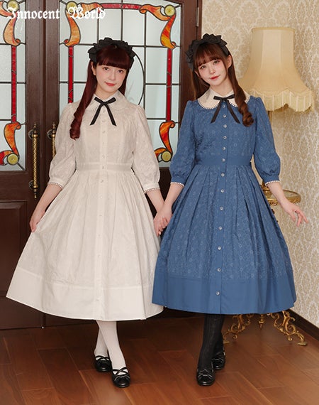 可憐なお花の刺繍ワンピース