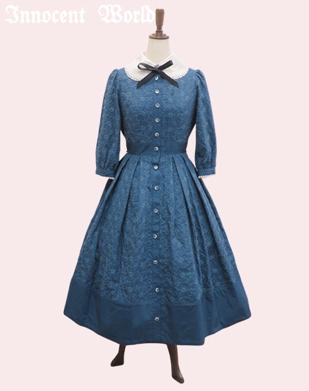 可憐なお花の刺繍ワンピース