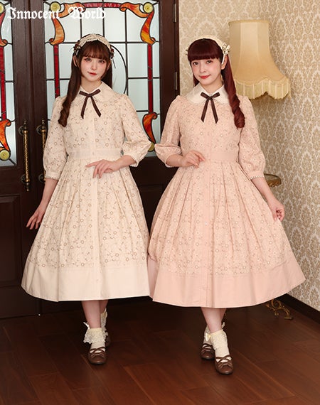 可憐なお花の刺繍ワンピース