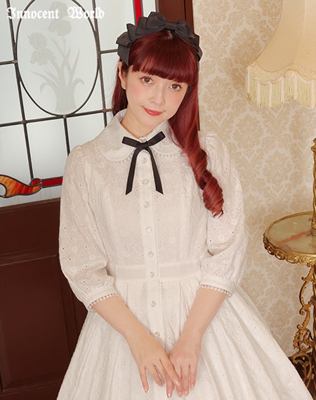 可憐なお花の刺繍ワンピース