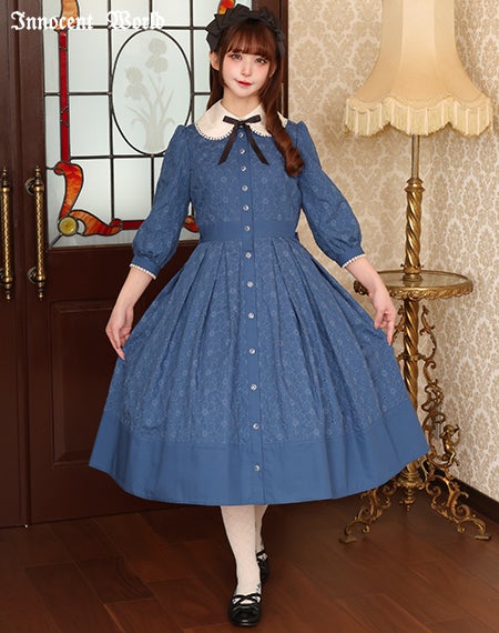 可憐なお花の刺繍ワンピース