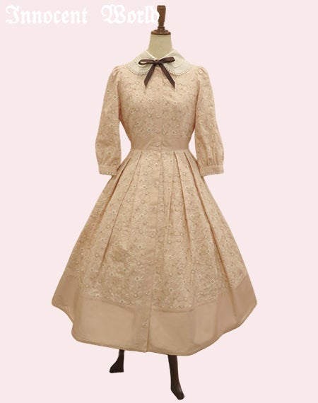 可憐なお花の刺繍ワンピース