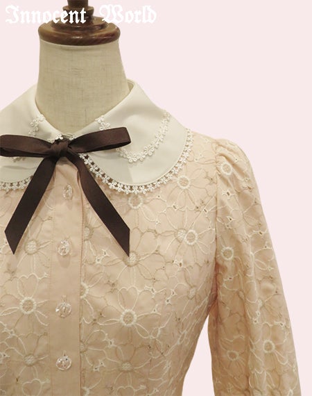 可憐なお花の刺繍ワンピース