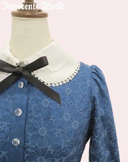 可憐なお花の刺繍ワンピース