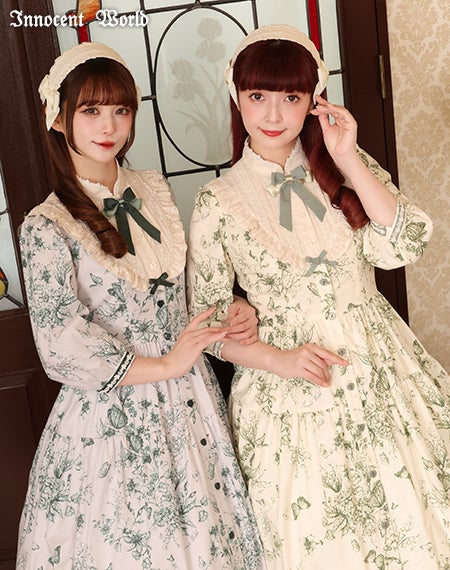 木漏れ日の中の鈴蘭ティアードワンピース