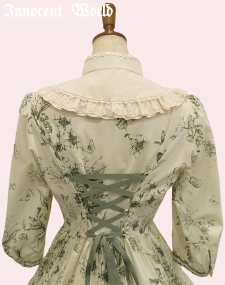 木漏れ日の中の鈴蘭ティアードワンピース