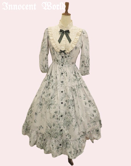 木漏れ日の中の鈴蘭ティアードワンピース