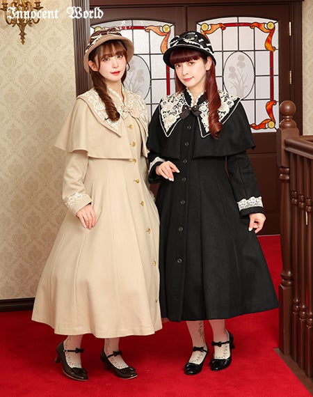 白薔薇コート/ミルクティー×生成Mマキシ丈(左)/クロ×生成Mミモレ丈(右)