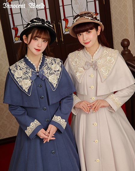 白薔薇コート/アリスブルー×生成Mマキシ丈(左)/グレイッシュピンク×生成Mミモレ丈(右)