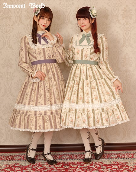 愛らしく咲く薔薇のドレス
