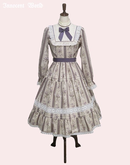 愛らしく咲く薔薇のドレス