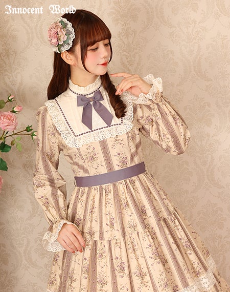 愛らしく咲く薔薇のドレス